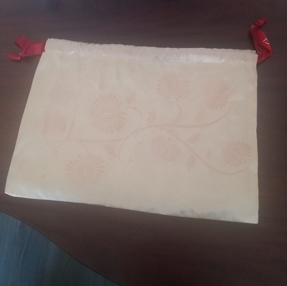 [2 FOR 1]makeup pouch from Besame - Picture 3 of 5